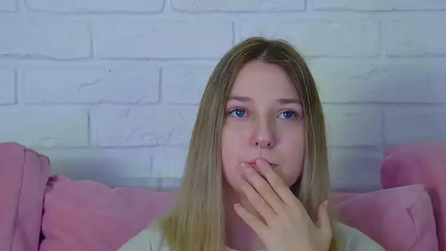 Snapshot of TinnaBurton chatting on 03/25/26, 04:24 TinnaBurton online show from 03/25/26, 04:24