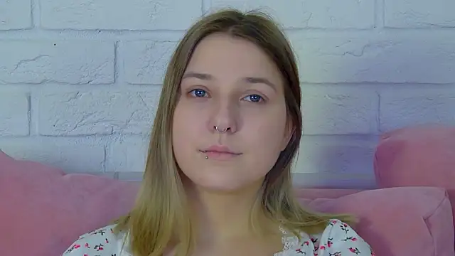 Snapshot of TinnaBurton chatting on 03/26/26, 04:12 TinnaBurton online show from 03/26/26, 04:12