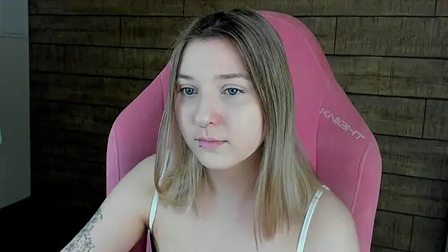 Snapshot of TinnaBurton chatting on 03/29/26, 04:29 TinnaBurton online show from 03/29/26, 04:29