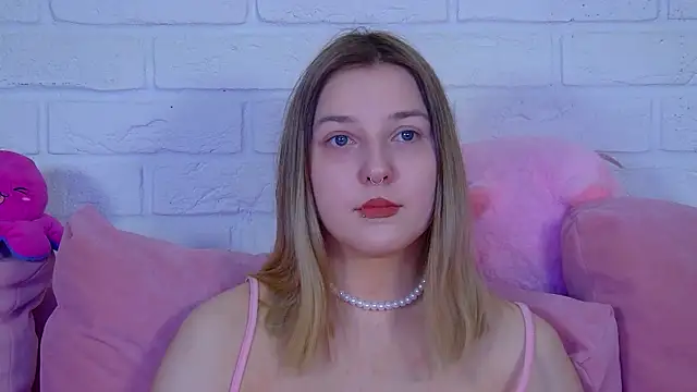 Snapshot of TinnaBurton chatting on 04/08/26, 04:07 TinnaBurton online show from 04/08/26, 04:07