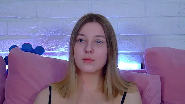 Snapshot of TinnaBurton chatting on 04/09/26, 04:23 TinnaBurton online show from 04/09/26, 04:23