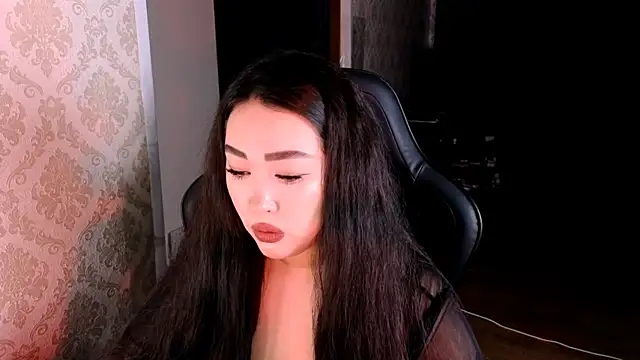 Snapshot of Emma_Uilson chatting on 07/20/26, 02:08 Emma Uilson online show from 07/20/26, 02:08