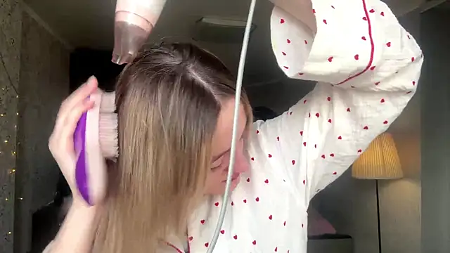 Emily lyy online show from 11/24/25, 09:42