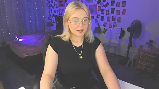 Snapshot of LouiseMous chatting on 07/07/26, 03:16 LouiseMous online show from 07/07/26, 03:16