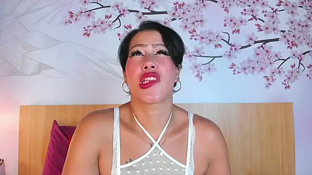 Snapshot of Laura_Torress chatting on 07/14/26, 03:00 Laura Torress online show from 07/14/26, 03:00