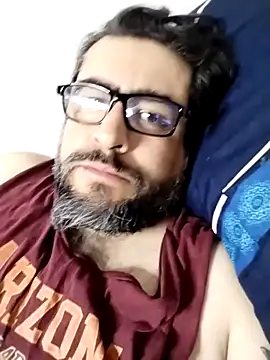 Snapshot of AurelioLpe17168 chatting on 11/19/25, 02:44 AurelioLpe17168 online show from 11/19/25, 02:44