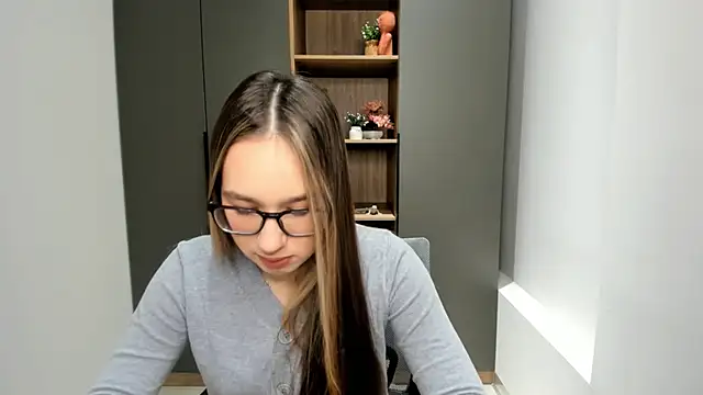 Snapshot of ZitaCring chatting on 11/16/25, 05:13 ZitaCring online show from 11/16/25, 05:13