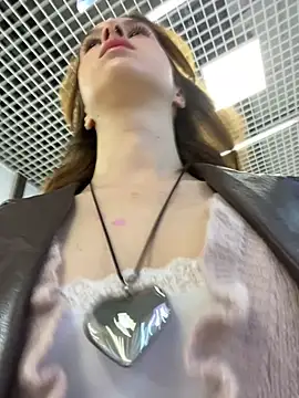 Snapshot of hani_obsessed chatting on 04/15/26, 10:22 hani obsessed online show from 04/15/26, 10:22