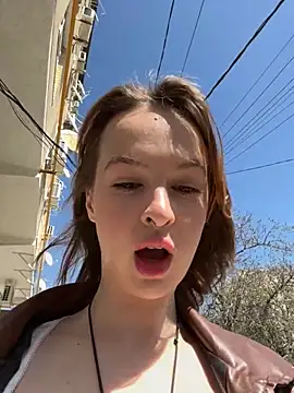 Snapshot of hani_obsessed chatting on 04/17/26, 10:40 hani obsessed online show from 04/17/26, 10:40