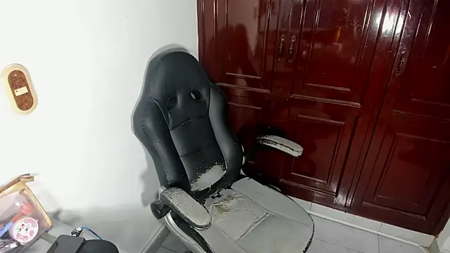 Hot play18 online show from 01/10/26, 04:31