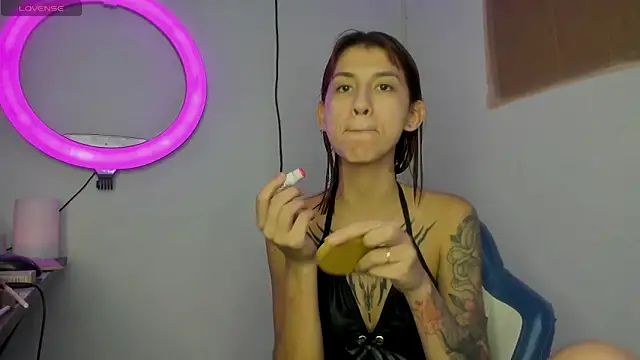 Snapshot of Hot_play18 chatting on 03/07/26, 08:50 Hot play18 online show from 03/07/26, 08:50