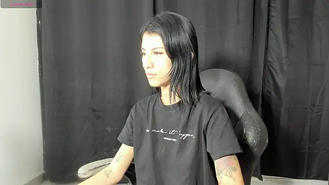 Snapshot of Hot_play18 chatting on 04/18/26, 06:01 Hot play18 online show from 04/18/26, 06:01