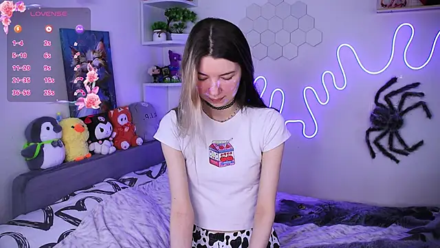 Snapshot of Emmie_shy chatting on 03/03/26, 11:38 Emmie shy online show from 03/03/26, 11:38