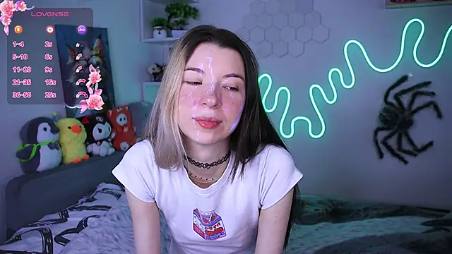 Snapshot of Emmie_shy chatting on 03/04/26, 11:16 Emmie shy online show from 03/04/26, 11:16