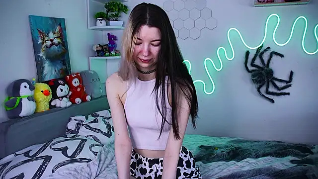 Snapshot of Emmie_shy chatting on 03/07/26, 12:24 Emmie shy online show from 03/07/26, 12:24