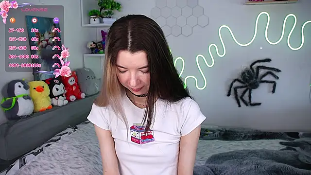 Snapshot of Emmie_shy chatting on 03/20/26, 11:48 Emmie shy online show from 03/20/26, 11:48