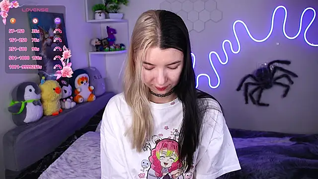 Snapshot of Emmie_shy chatting on 04/09/26, 07:30 Emmie shy online show from 04/09/26, 07:30