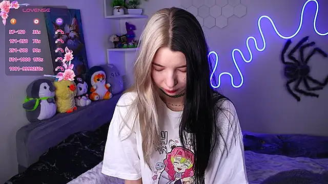 Snapshot of Emmie_shy chatting on 04/10/26, 08:46 Emmie shy online show from 04/10/26, 08:46