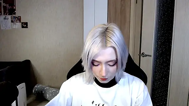 SophiaLur online show from 11/30/25, 02:32