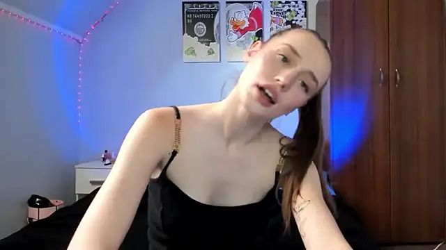 tinyglow online show from 01/12/26, 03:56