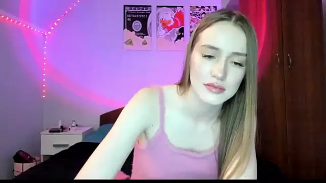 Snapshot of tinyglow chatting on 02/03/26, 07:02 tinyglow online show from 02/03/26, 07:02