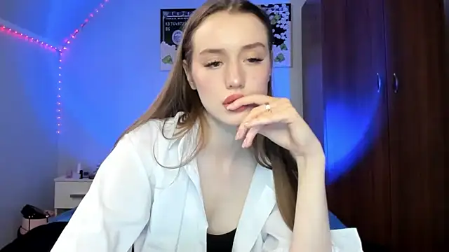 Snapshot of tinyglow chatting on 02/05/26, 07:51 tinyglow online show from 02/05/26, 07:51