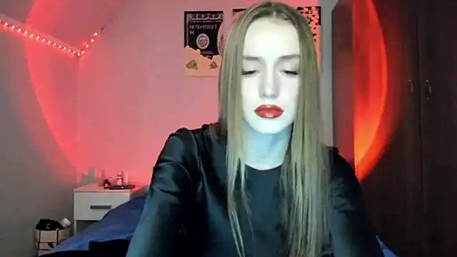 Snapshot of tinyglow chatting on 02/06/26, 11:19 tinyglow online show from 02/06/26, 11:19