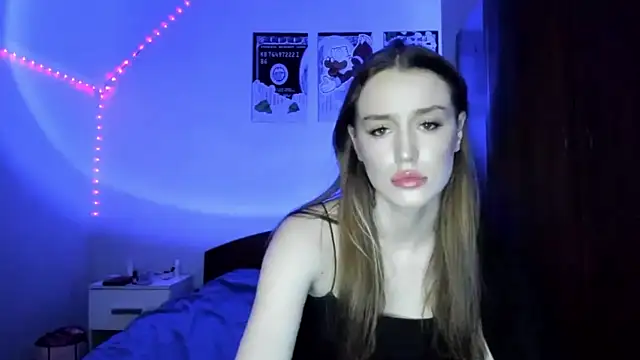 Snapshot of tinyglow chatting on 02/14/26, 10:06 tinyglow online show from 02/14/26, 10:06