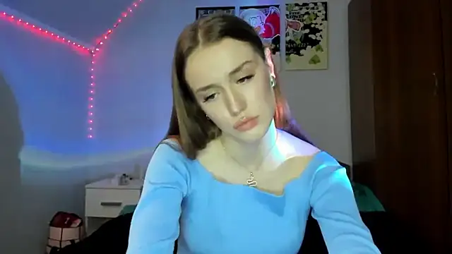 Snapshot of tinyglow chatting on 03/01/26, 09:06 tinyglow online show from 03/01/26, 09:06