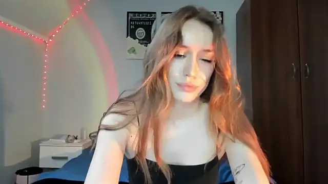 Snapshot of tinyglow chatting on 03/03/26, 09:42 tinyglow online show from 03/03/26, 09:42