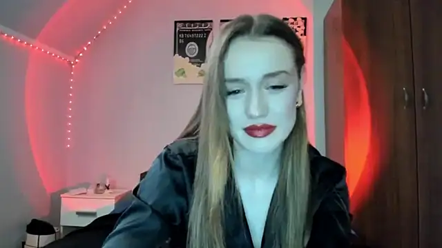 Snapshot of tinyglow chatting on 03/04/26, 08:15 tinyglow online show from 03/04/26, 08:15