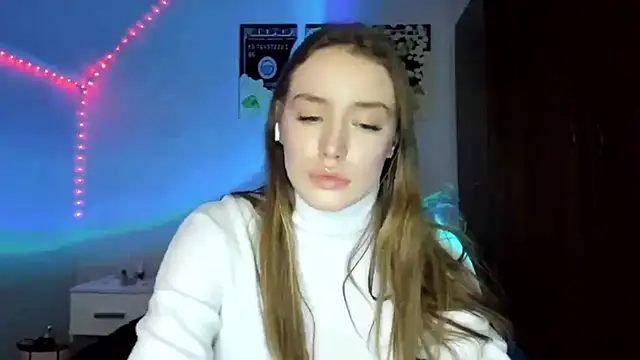 Snapshot of tinyglow chatting on 03/11/26, 09:10 tinyglow online show from 03/11/26, 09:10