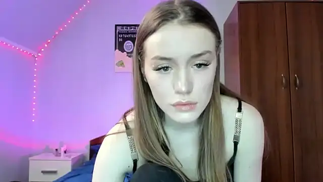 Snapshot of tinyglow chatting on 03/13/26, 09:32 tinyglow online show from 03/13/26, 09:32