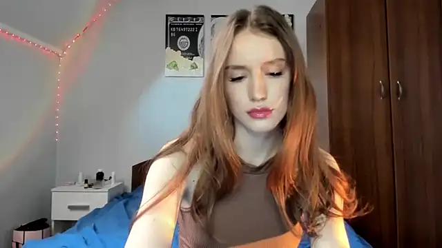 Snapshot of tinyglow chatting on 03/18/26, 08:12 tinyglow online show from 03/18/26, 08:12