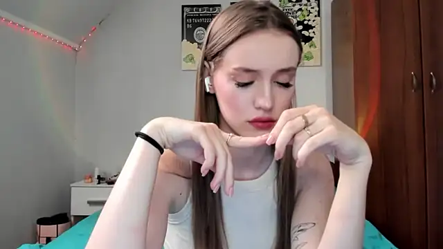 Snapshot of tinyglow chatting on 03/30/26, 09:38 tinyglow online show from 03/30/26, 09:38