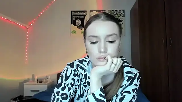 Snapshot of tinyglow chatting on 04/09/26, 10:04 tinyglow online show from 04/09/26, 10:04