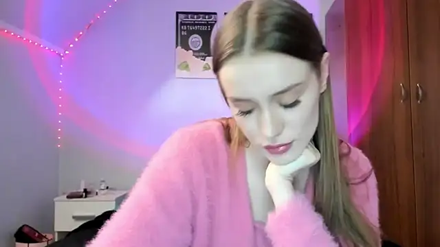 Snapshot of tinyglow chatting on 04/14/26, 09:43 tinyglow online show from 04/14/26, 09:43