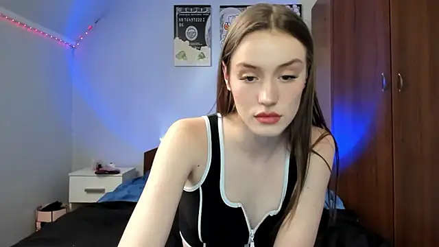 Snapshot of tinyglow chatting on 04/24/26, 10:23 tinyglow online show from 04/24/26, 10:23