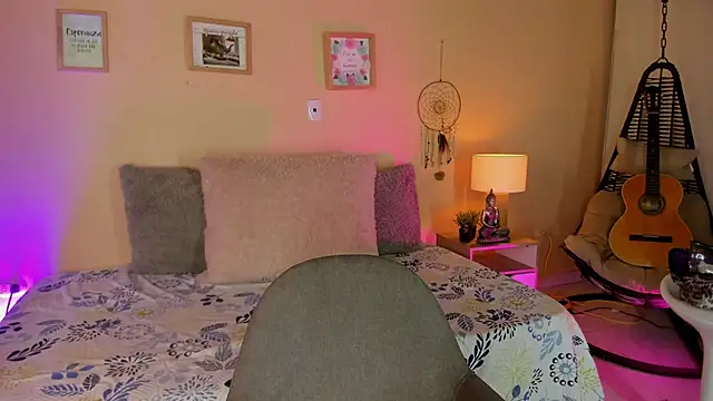 aghata jackson  online show from 11/18/25, 02:54