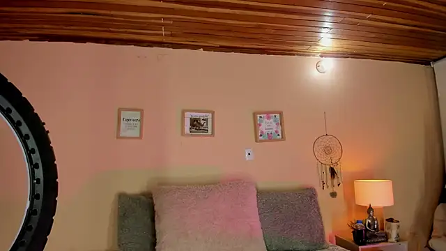 aghata jackson  online show from 11/28/25, 01:25