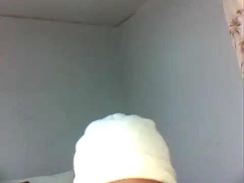 Snapshot of Naive618 chatting on 11/17/25, 01:28 Naive618 online show from 11/17/25, 01:28