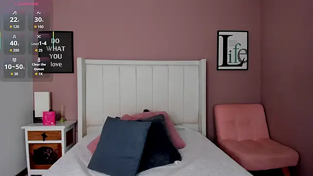 SandyAdaeze online show from 12/18/25, 11:49