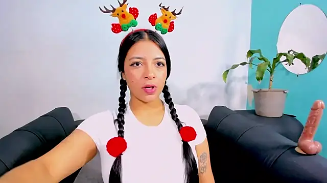 evelisse  online show from 12/19/25, 03:57