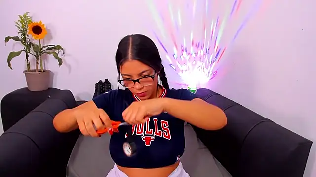 evelisse  online show from 12/22/25, 03:47