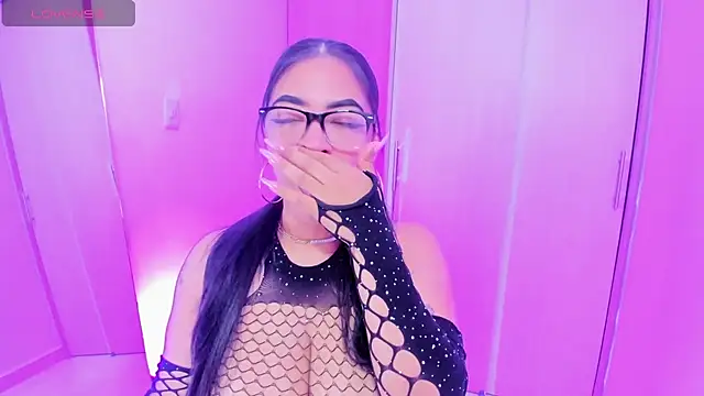 Snapshot of evelisse_ chatting on 04/21/26, 03:46 evelisse online show from 04/21/26, 03:46