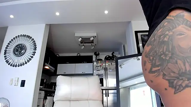 Snapshot of sofiasexhot chatting on 03/09/25, 04:33 sofiasexhot online show from 03/09/25, 04:33