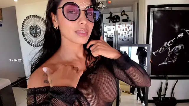 Snapshot of sofiasexhot chatting on 09/10/25, 01:00 sofiasexhot online show from 09/10/25, 01:00
