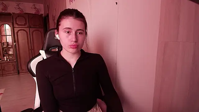 Snapshot of KristinaScott chatting on 03/11/26, 03:18 KristinaScott online show from 03/11/26, 03:18