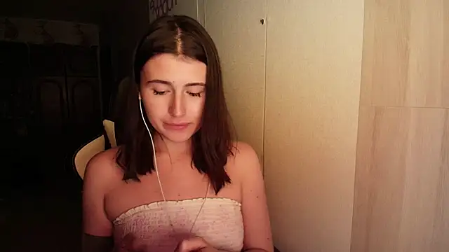 Snapshot of KristinaScott chatting on 03/17/26, 06:33 KristinaScott online show from 03/17/26, 06:33