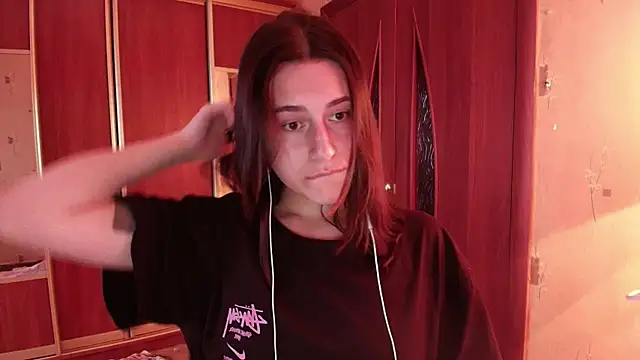 Snapshot of KristinaScott chatting on 04/03/26, 03:32 KristinaScott online show from 04/03/26, 03:32
